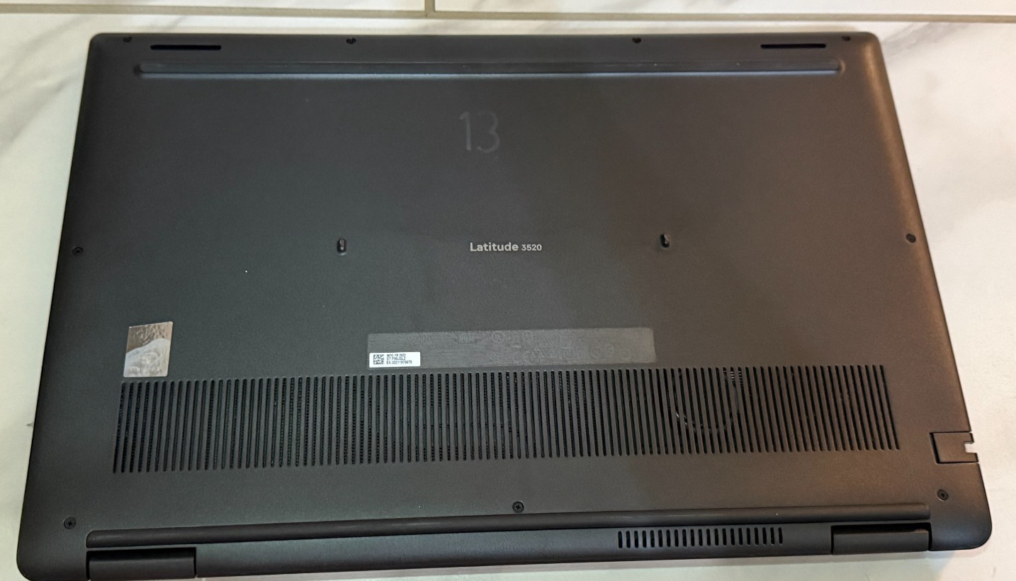 Dell Latitude 3520 Intel Core i7-1165G7, 512GB SSD, 16Gb, Win11, Office 2024