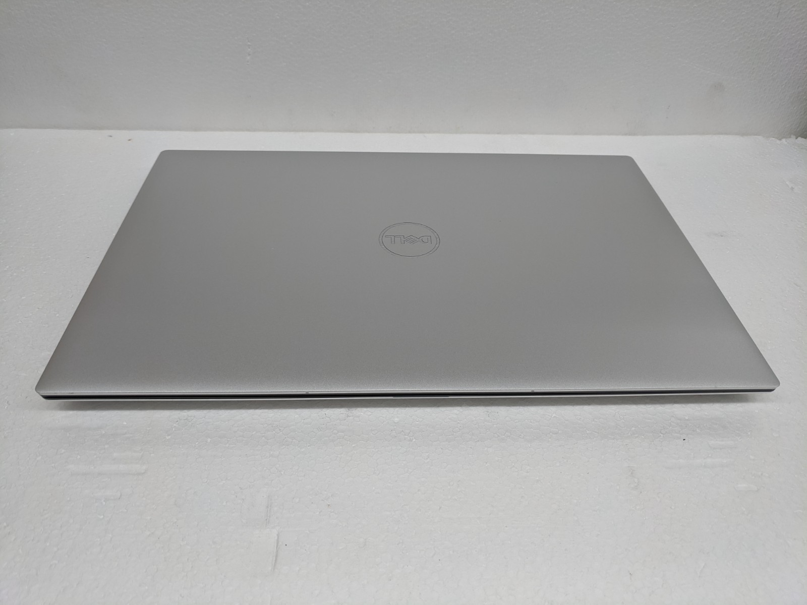 Dell XPS 15 9500 – Core i9-10885H | 32GB DDR4 | 1TB NVMe | GTX 1650 Ti 4GB | W11
