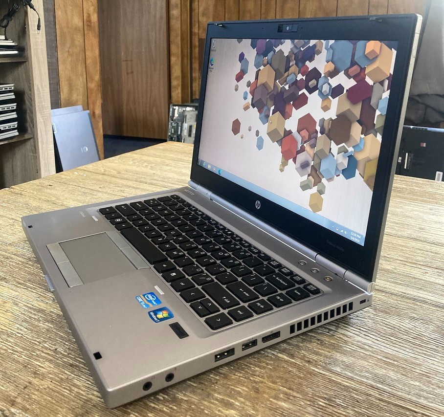 15.6″ HP 8560/70 Vintage Windows 7 Pro i3 2ghz 4gb 250gb DVDRW Serial Port