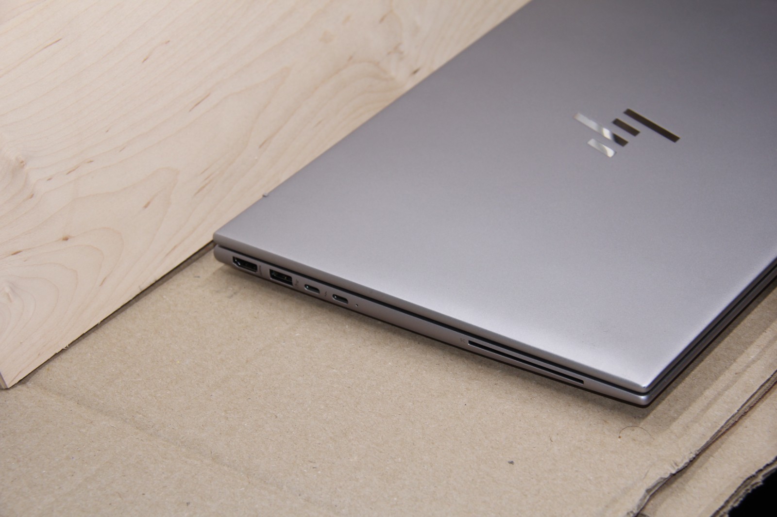 HP ZBook Firefly G11 14″ FHD+ ULTRA 5 135U 256GB 16GB W11P Backlit Warranty