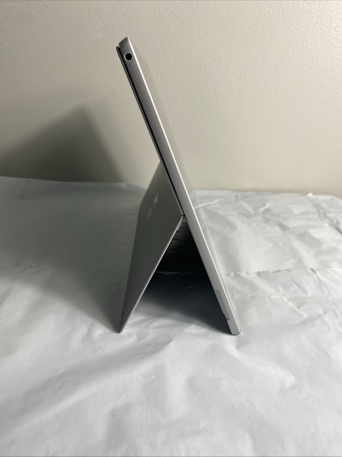 Microsoft Surface Pro 7 1866 Intel Core i5-1035G4 8GB RAM 128GB SSD- No Cable