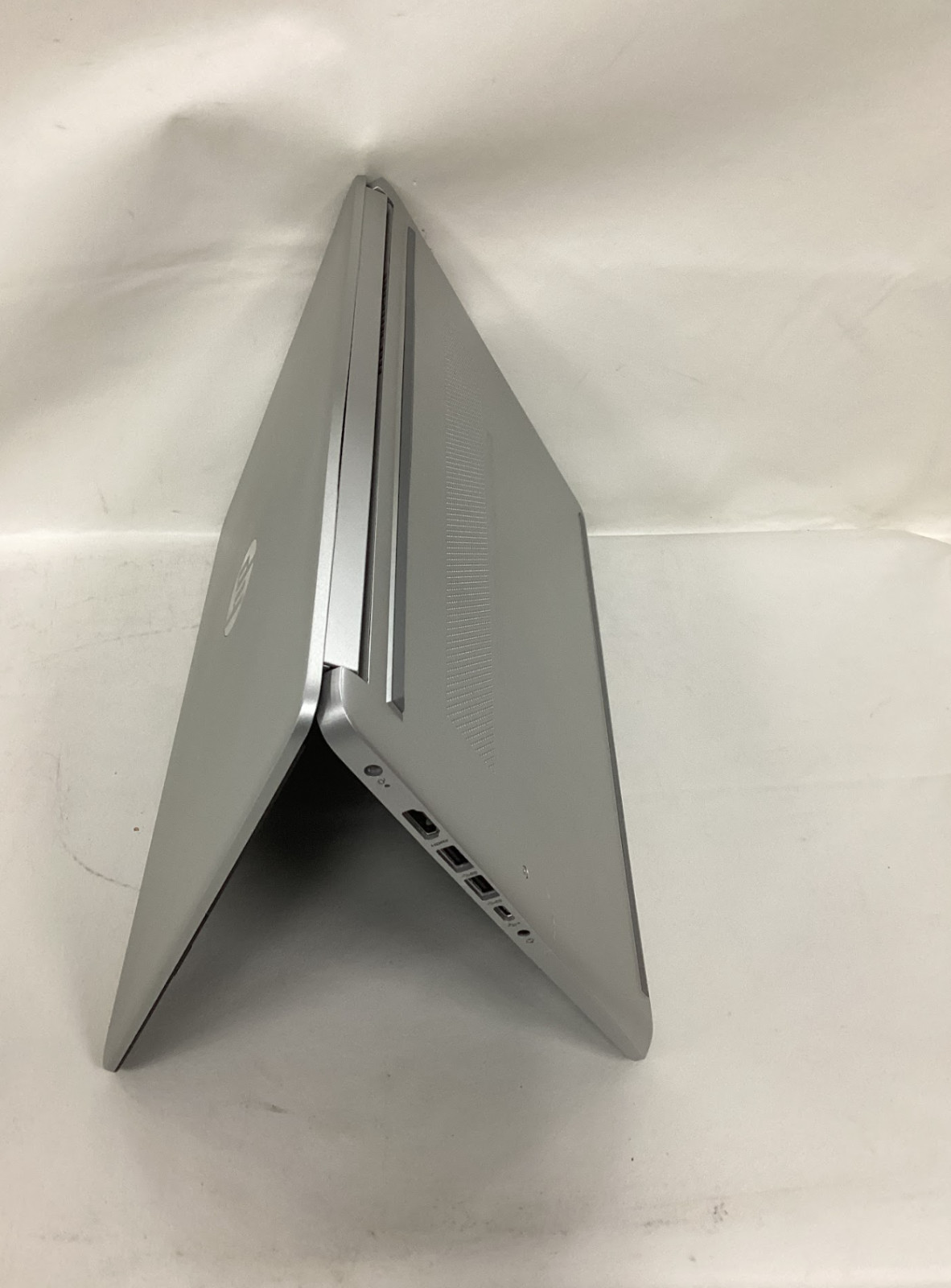 HP 14″ fq0032m Laptop AMD Athlon Silver 4GB 128GB – Broken Screen & Battery