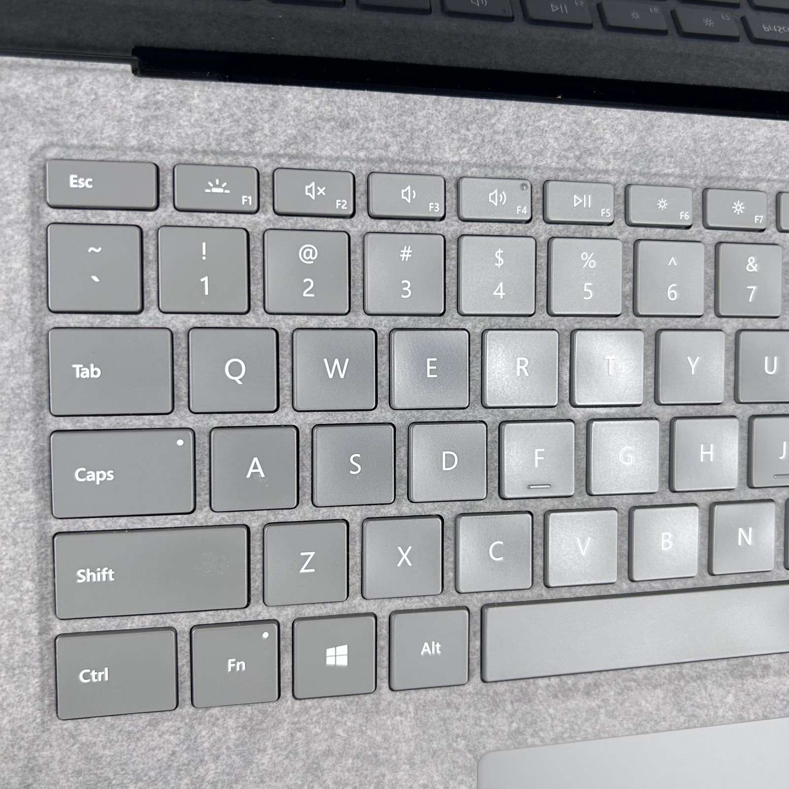 Microsoft Surface Laptop 4 13.5 NON-TOUCH 2K i5-1135G7 2.40GHz 8GB 512GB SSD