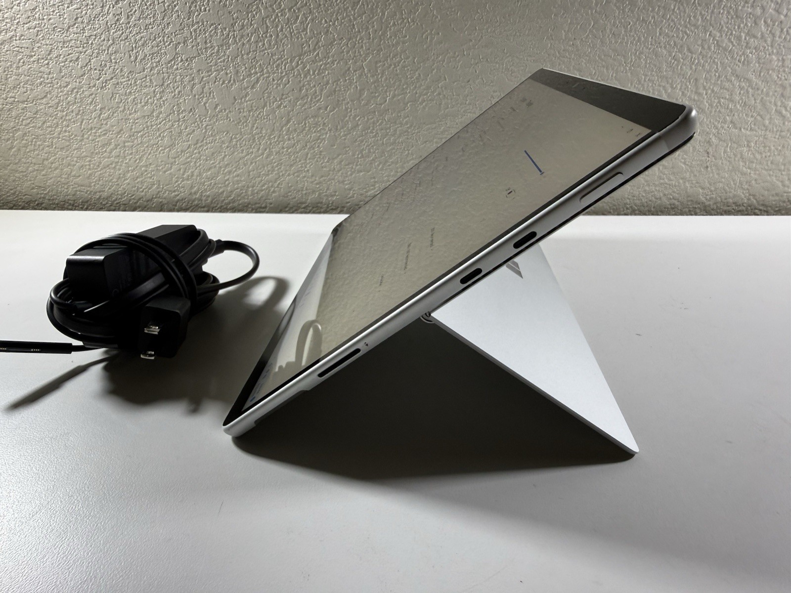 Microsoft Surface Pro 8 (1982) i5-1145G7 – 16GB RAM – 256GB 120Hz – Win 11 Pro