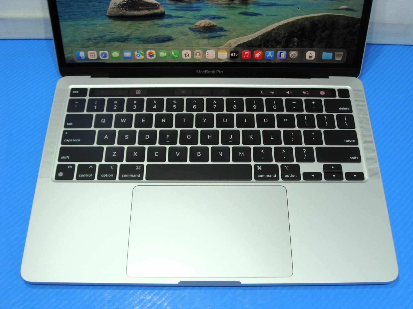 Apple MacBook Pro 13.3″ 2020 A2338 M1 8CPU/8GPU 3.2GHz 16GB 1TB Tahoe +Charger