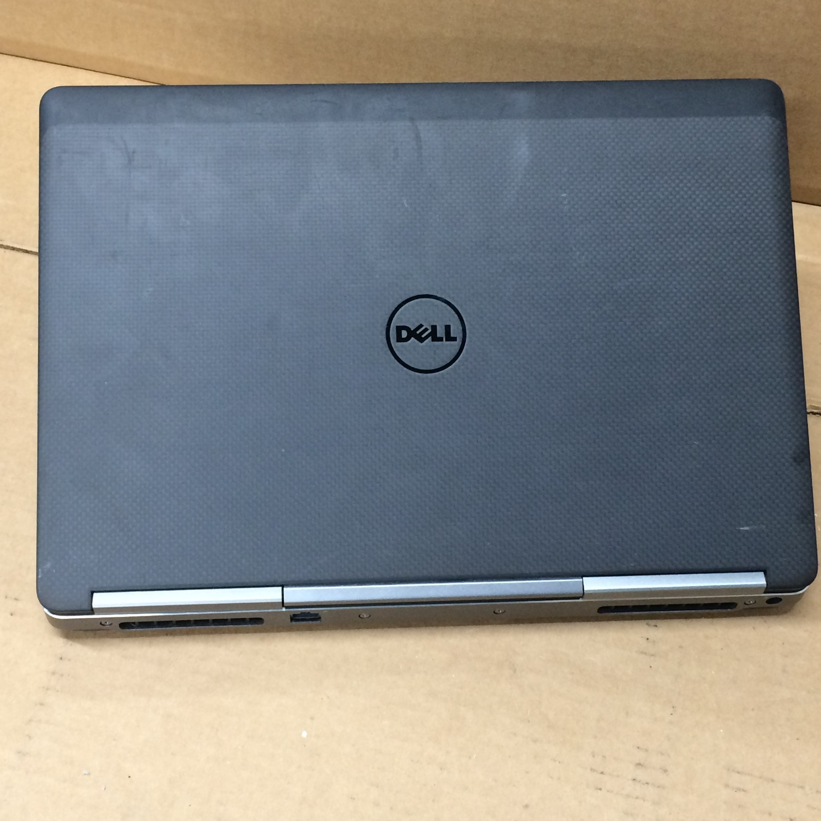 DELL Precision 7520 15.6″ Four CORE i7-7700HQ 2.80 GHz 16 GB 256 SSD