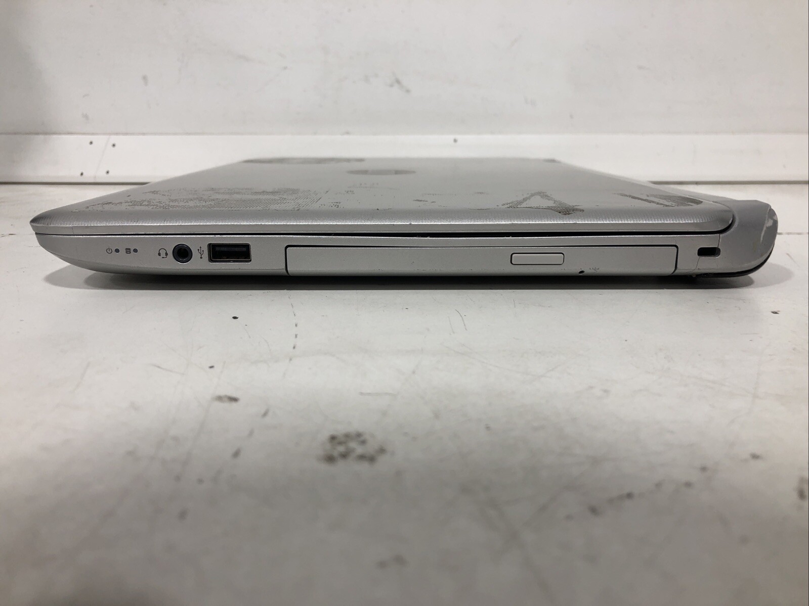 HP Pavilion 15 – 15″ 1366×768 – i7-4510U – 6GB – NO HDD – NO OS