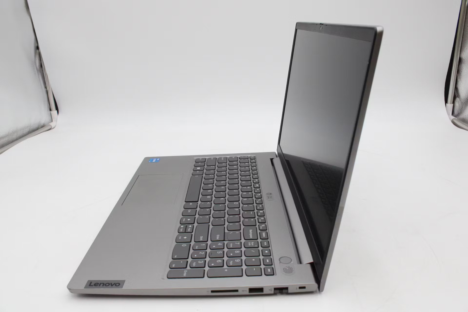 Lenovo ThinkBook 15 G2 ITL 15.5″ i5-1135G7, 256GB NVMe, 8GB RAM
