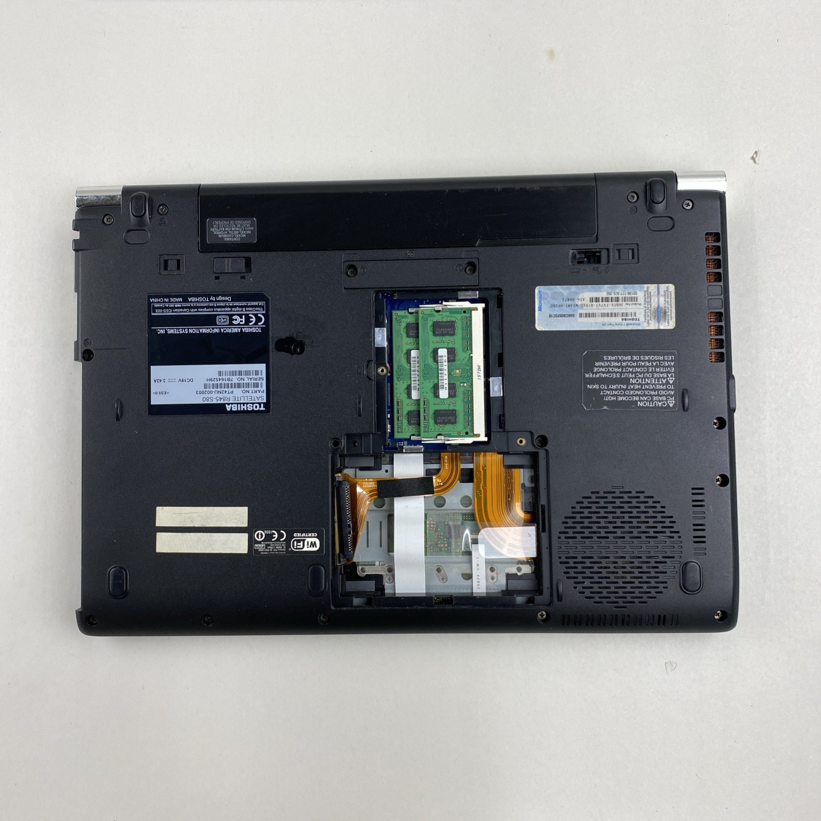 Toshiba Satellite R845 Intel Core i3-2310M 2.10GHz 4GB RAM 14″ No HDD No OS
