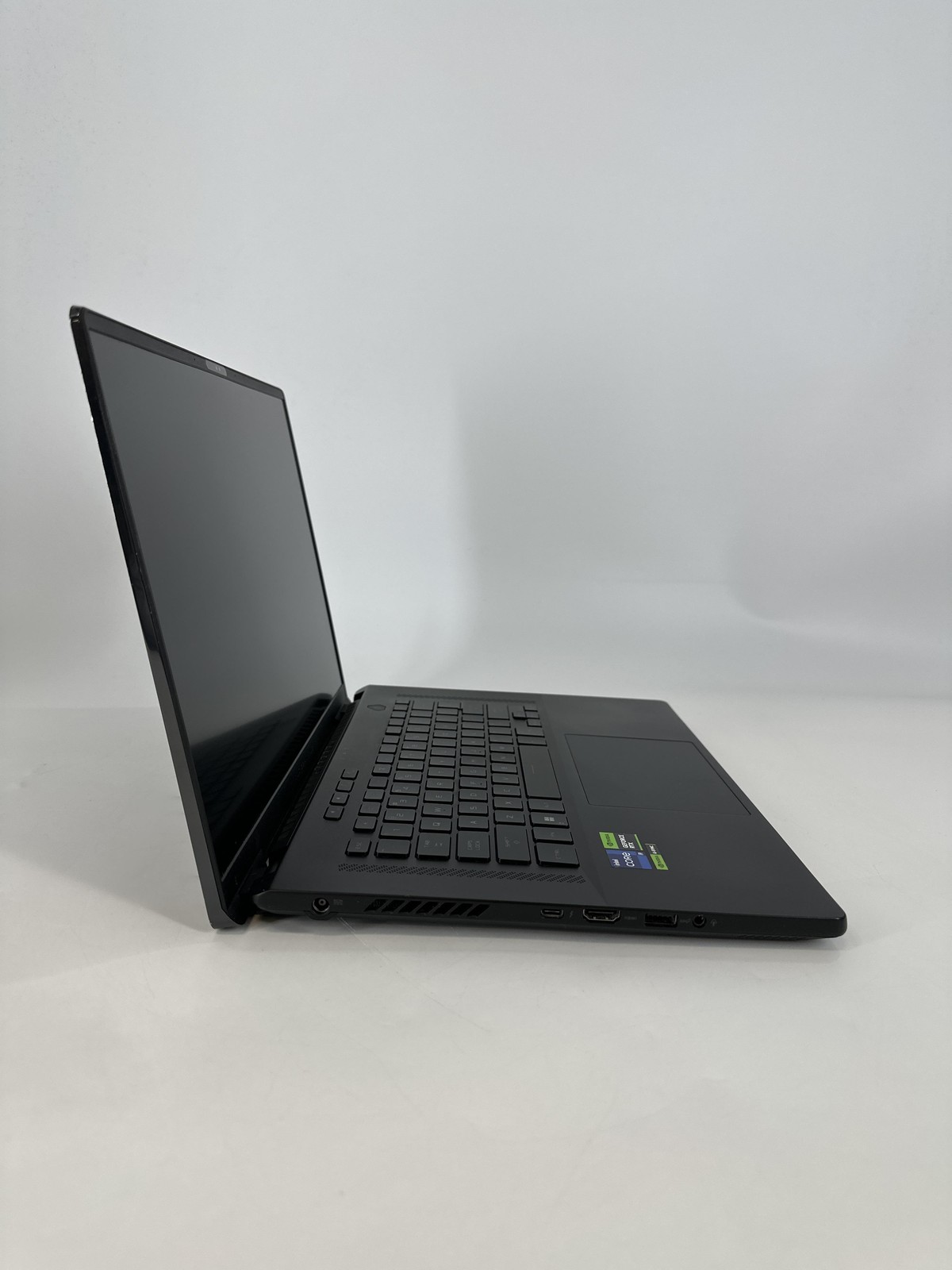 Asus ROG Zephyrus M16 GU604 240Hz QHD+ 2.6GHz i9-13900H 16GB 1TB SSD RTX 4070