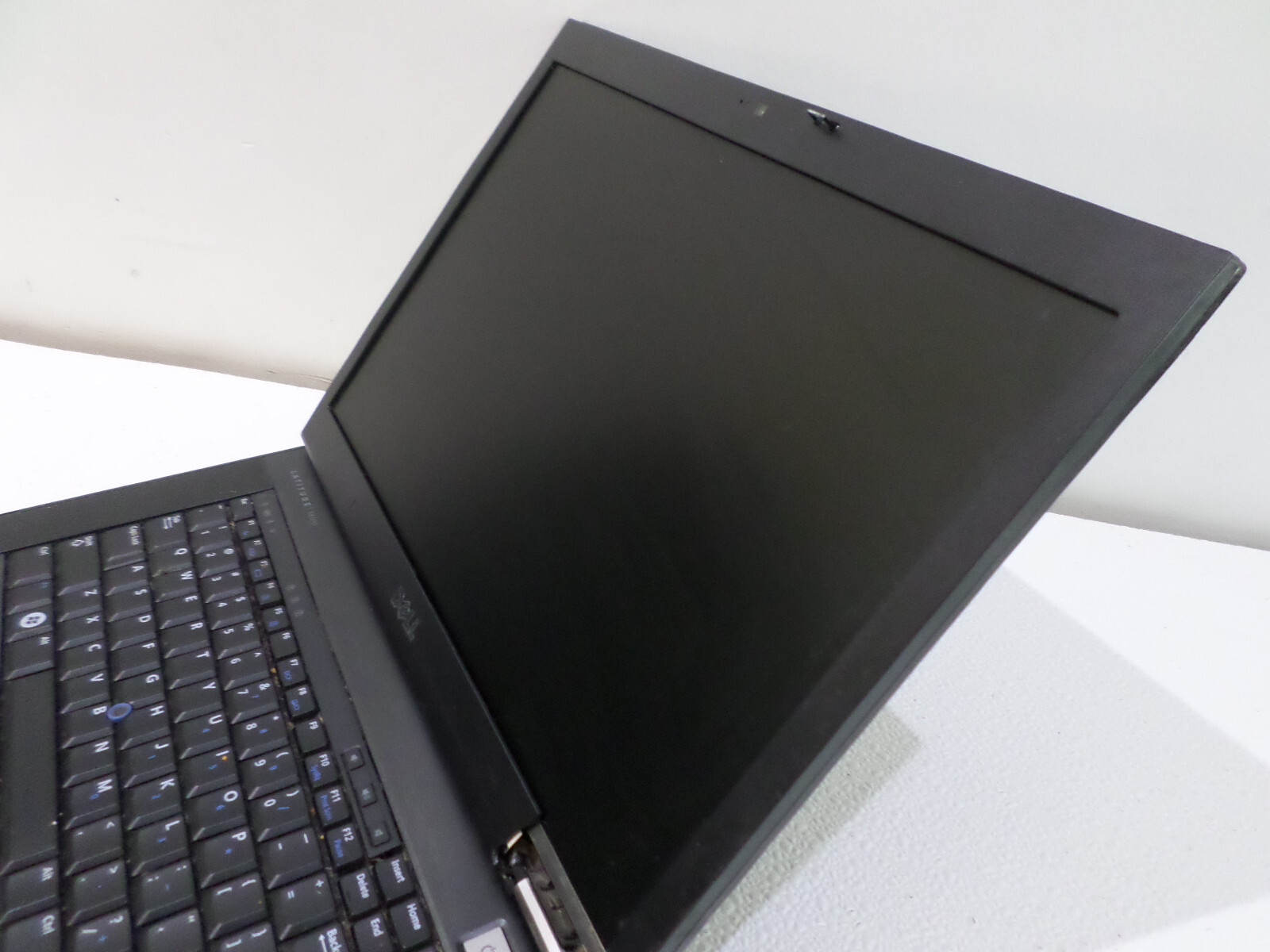 Dell Latitude E6500 Laptop – No HDD, Bad Bat, 2GB RAM, Intel Core 2 Duo P8700