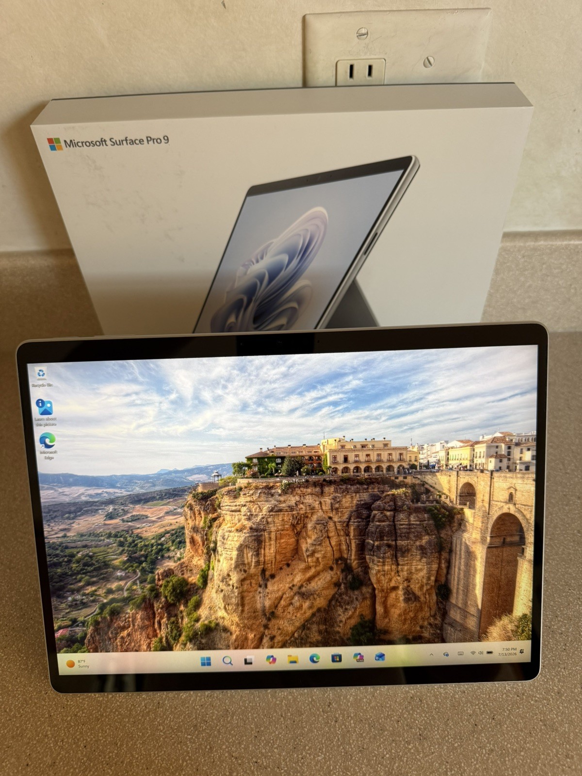 Microsoft Surface Pro 9 Core i5-1235U 8GB RAM 128GB Platinum