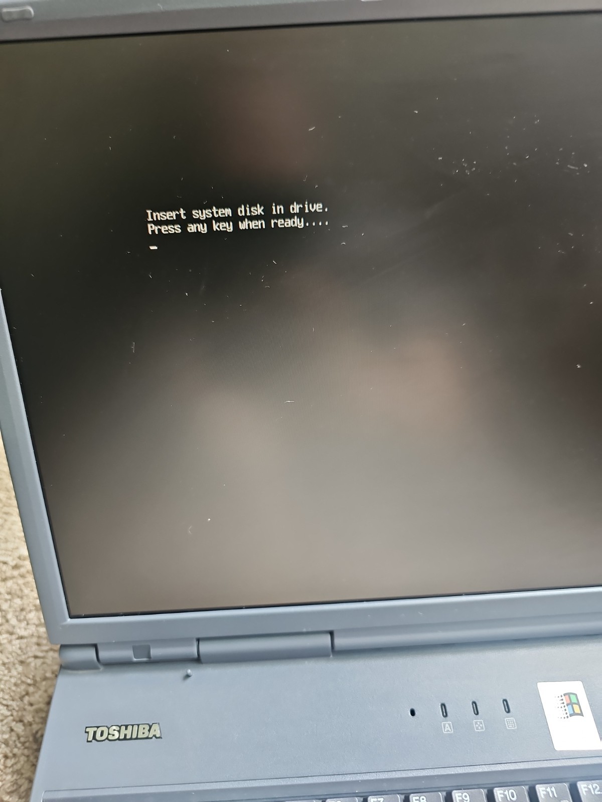 VINTAGE Toshiba Tecra 8000 Laptop Intel Pentium II, 300MHz TESTED WORKS NO HDD