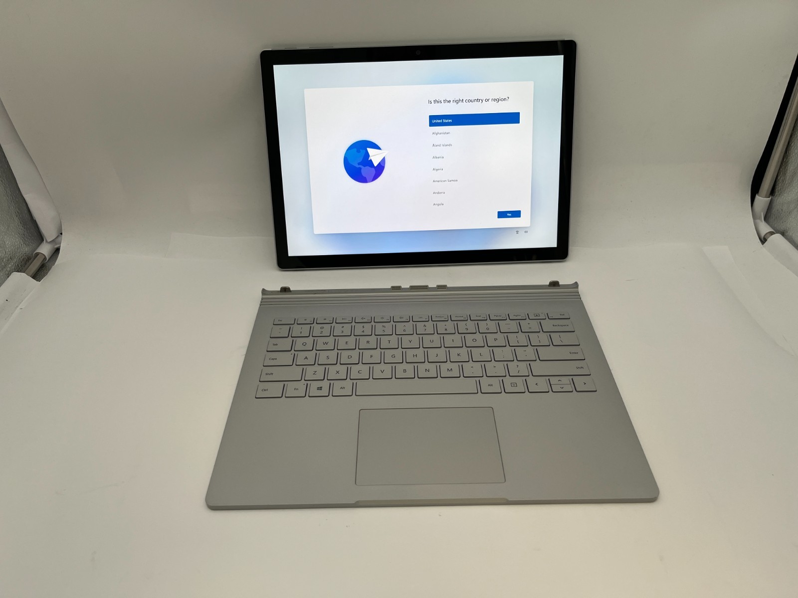 Microsoft Surface Book 2 i5-7300U@2.6 GHZ, 8GB 256GB Windows 11 Pro
