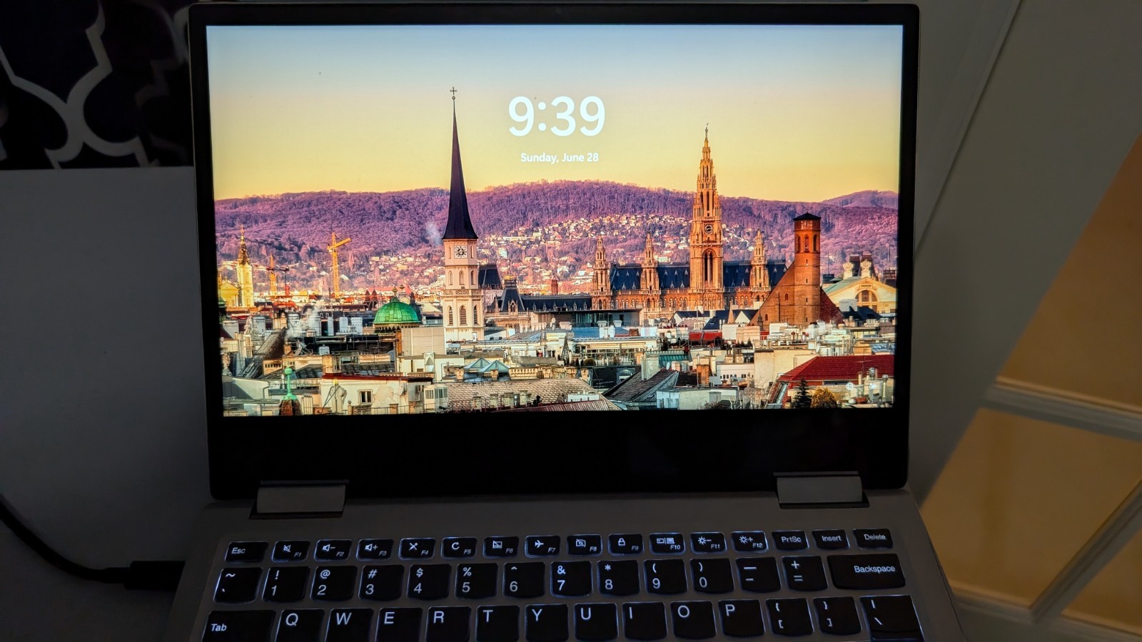 Lenovo Yoga 720 13.3″ (256GB SSD, Intel Core i7 8th Gen, 16GB) Laptop