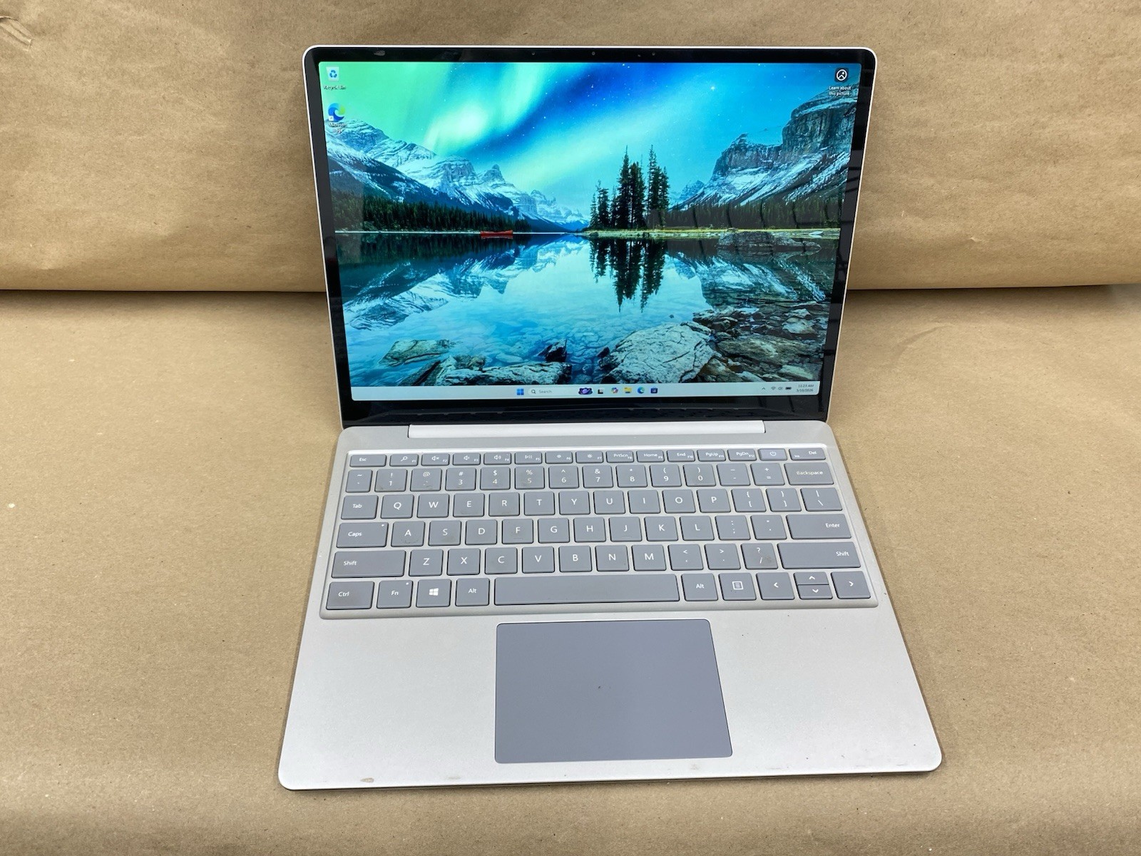 Microsoft Surface Laptop Go – 12″ – i5-1035G1 – 8GB – 128GB – Win 11 – READ