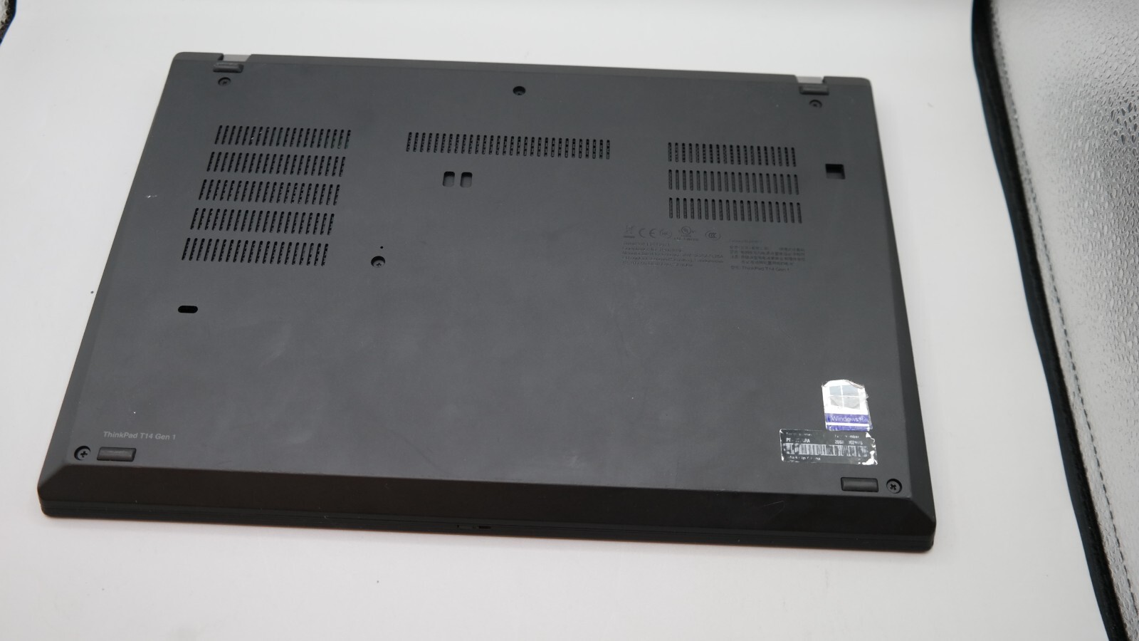 Lenovo ThinkPad T14 Gen 1 Black FHD 1.8GHz i7-10510U 8GB RAM 256GB SSD – Good
