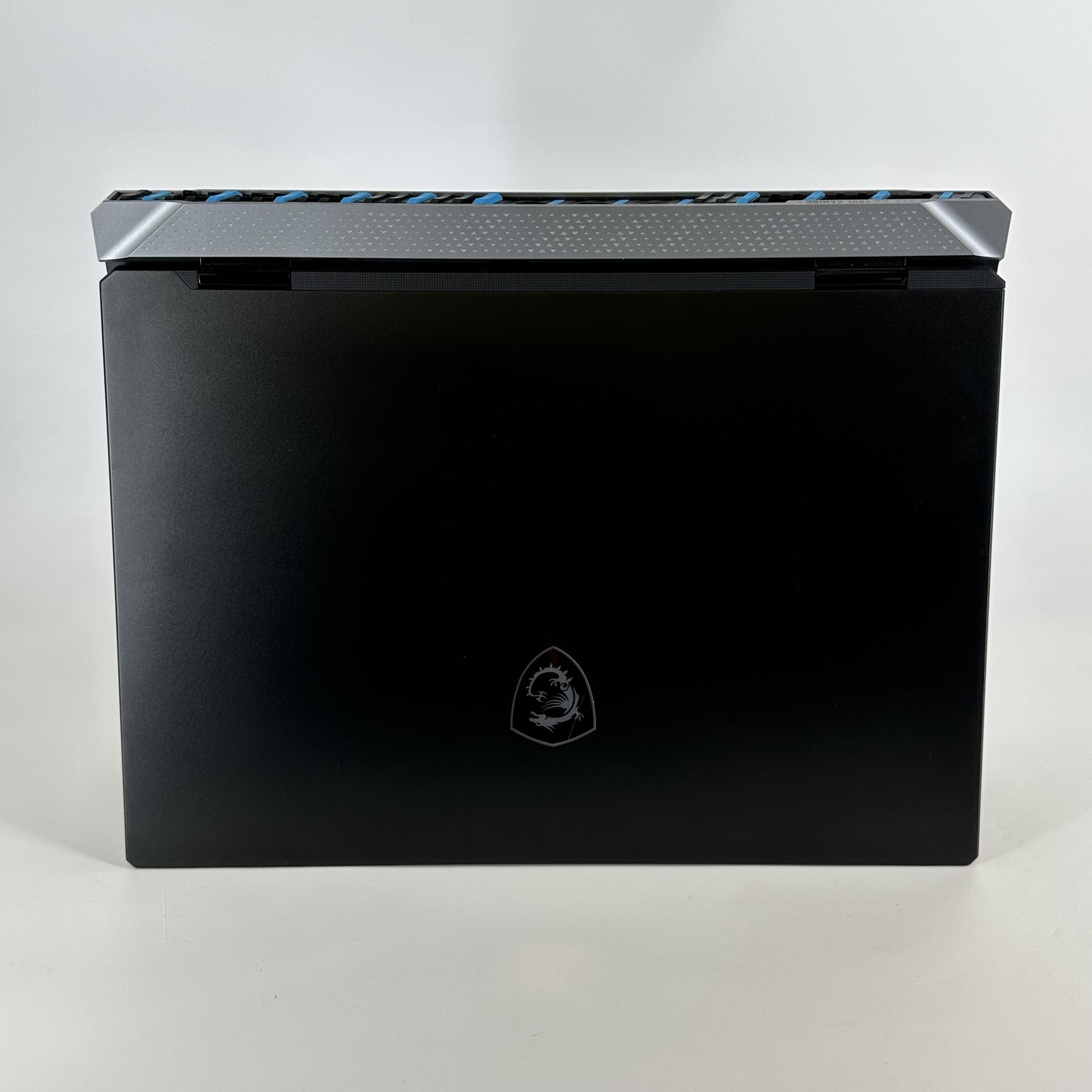 MSI Titan 18 HX AI 120Hz UHD+ 2.8 GHz Ultra 9 285HX 64GB 4TB/2TB NVIDIA RTX 5090