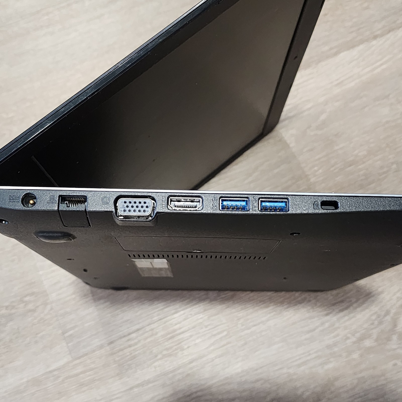 ASUS R556L Laptop – Intel Core I5 – As-Is – for Parts – Untested – Unit Only
