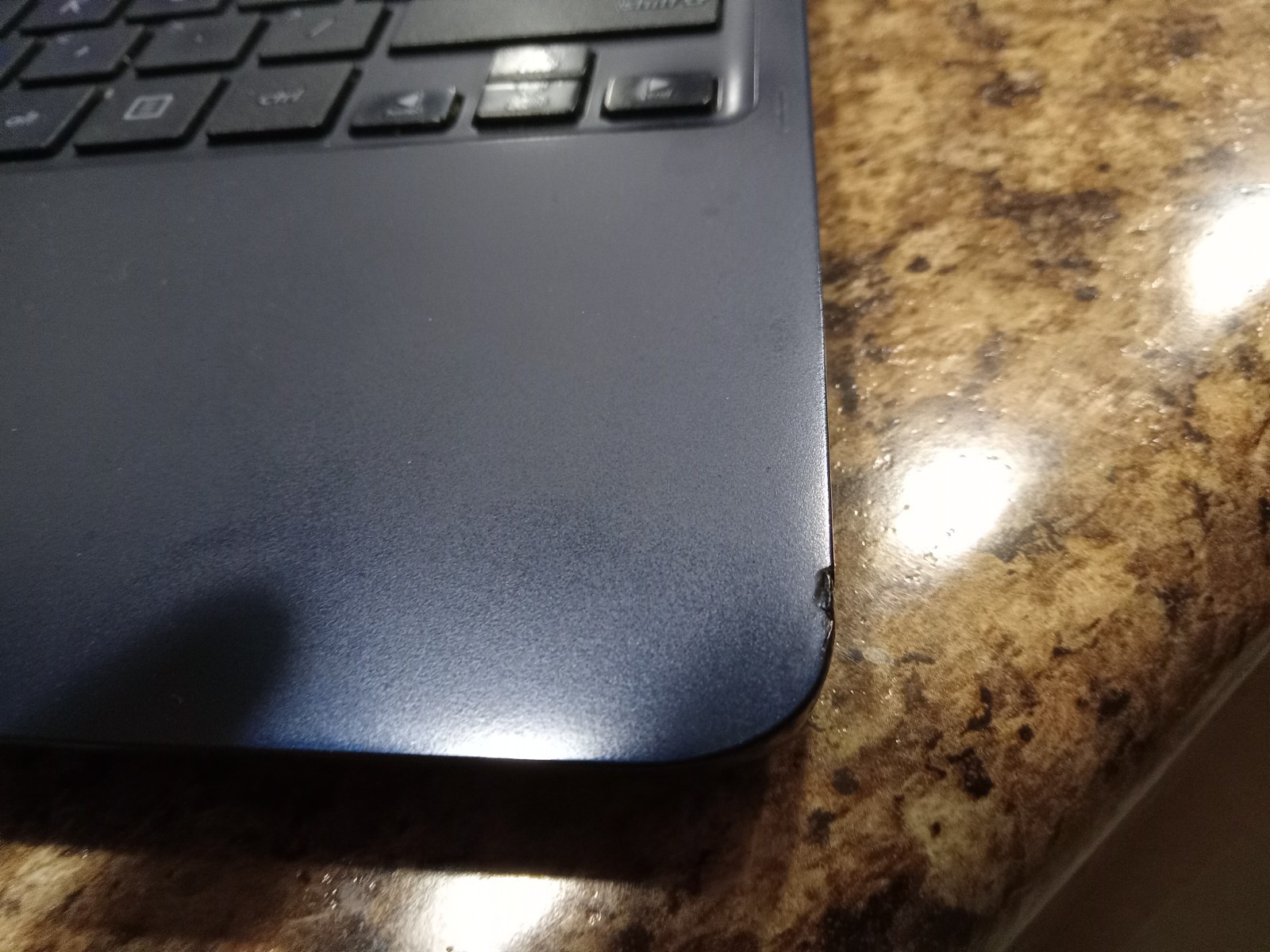 ASUS X205TA 11.6 inch, Intel Atom Z3735F, 2GB RAM / 32GB eMMC SSD / No battery