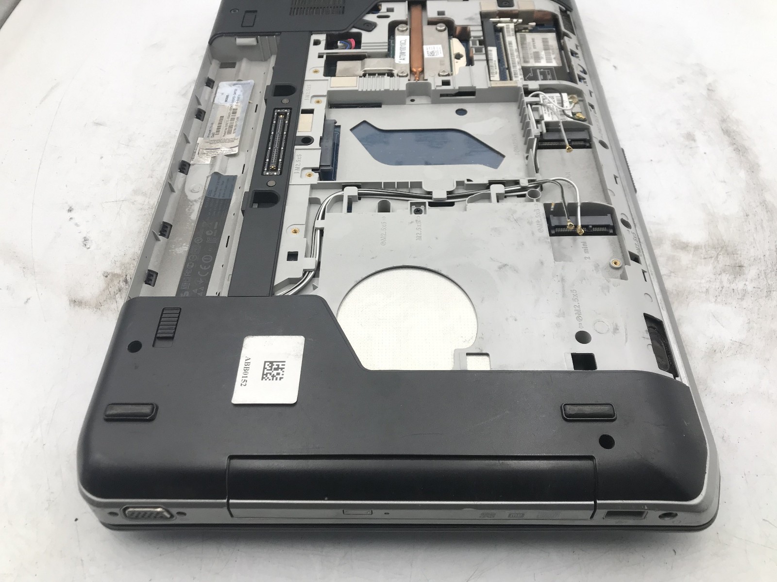 DELL LATITUDE E5530 – FOR PARTS/BAD LCD – INTEL I5 3RD GEN- NO RAM -READ DESC-BB
