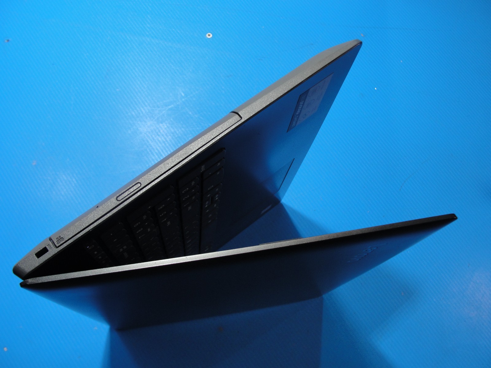 Lenovo IdeaPAd 330-15IKB 15.6” HD Intel Core i3-8130U 2.2GHz 8GB HDD 1TB