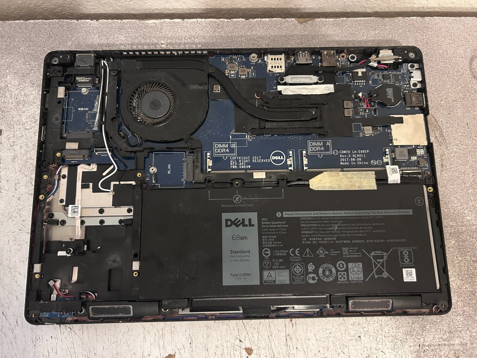 Dell Latitude 5480 i7 CPU 14″ Display No RAM No HD No AC No Wi-Fi Screen Damage