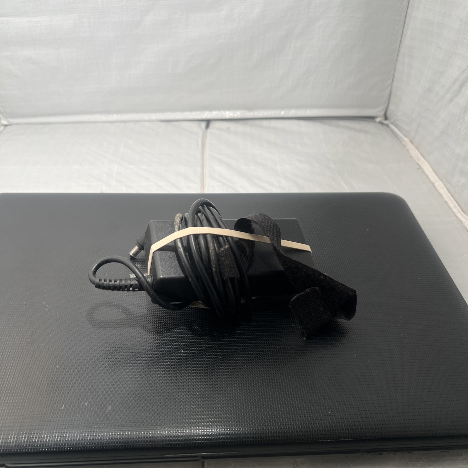Toshiba Satellite Laptop & Power Supply Model C855D-S5106 (Parts Or Repair Only)