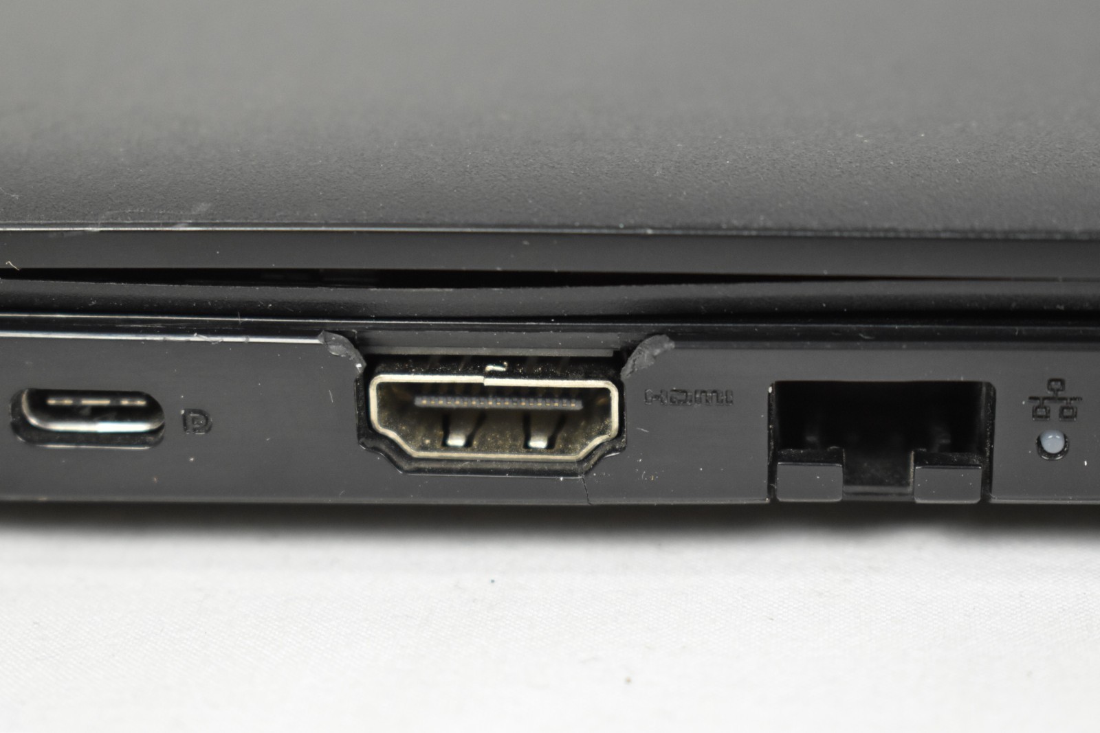 Dell Latitude 3500 i7-8565U 1.8GHz 8GB 256GB SSD No OS For Parts or Repair Only