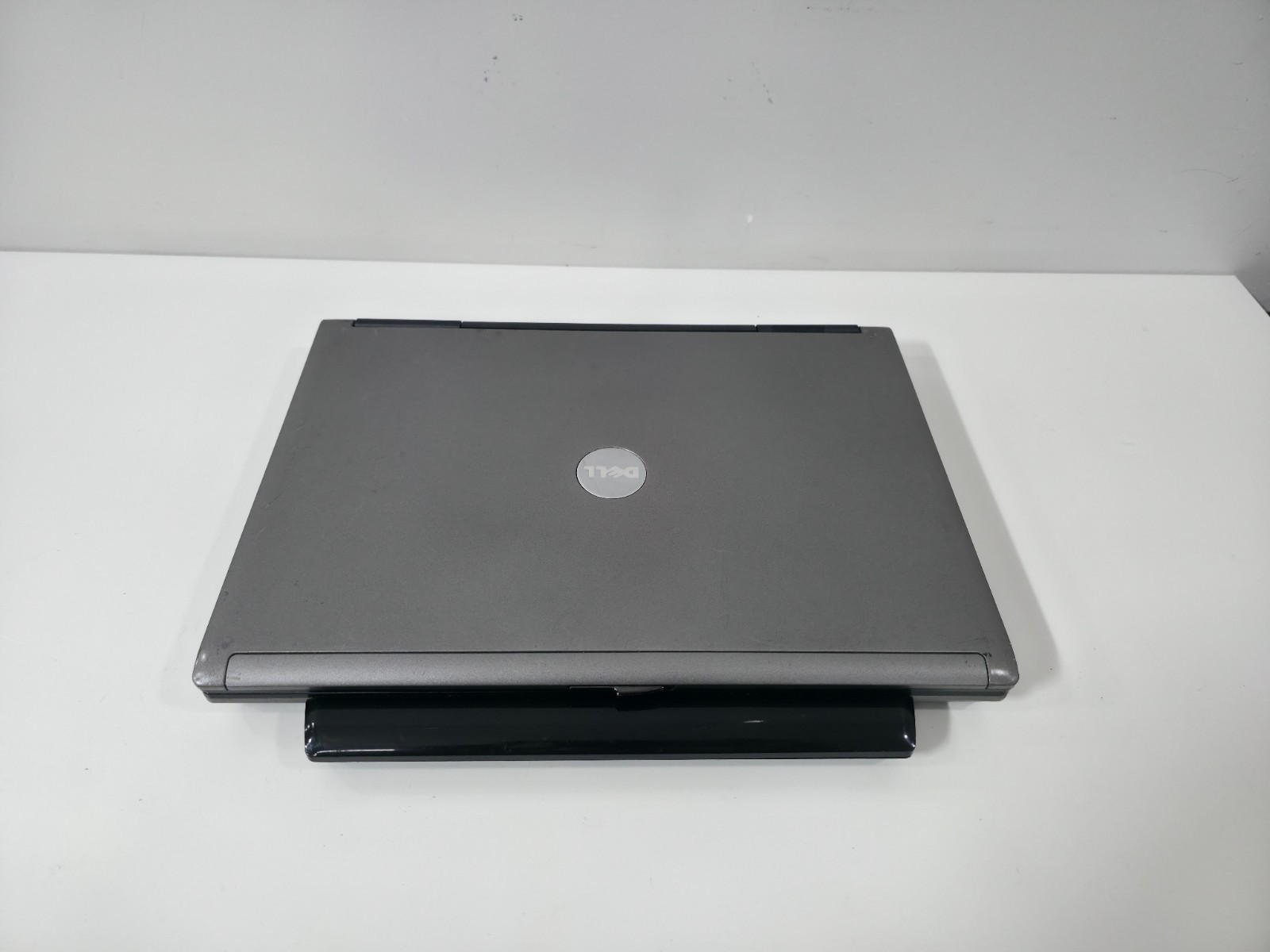 Dell D620 Laptop 2.33ghz 1gb Windows XP Pro WIFI DVD 500GB very fast! RS232 REad