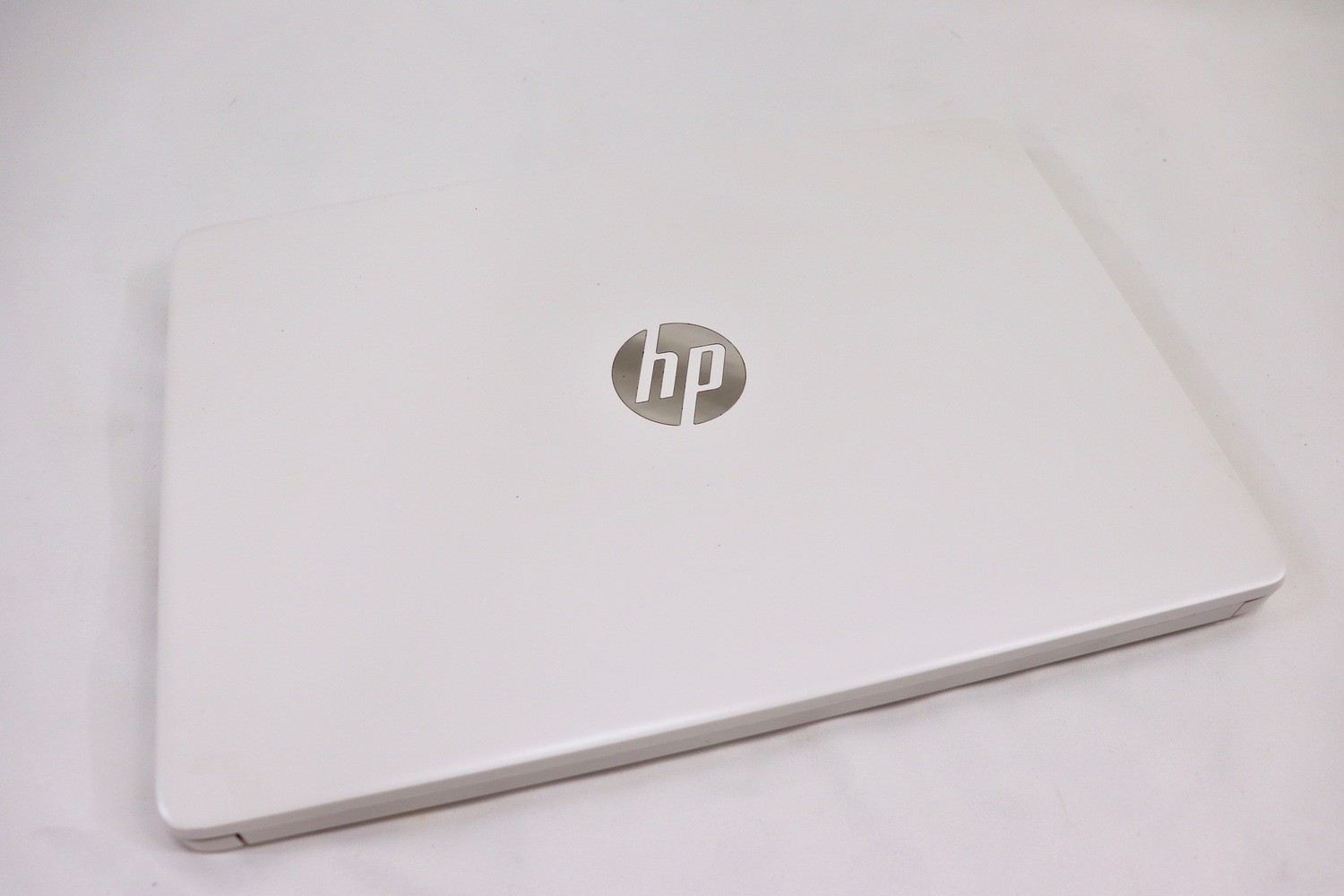 HP 14 Laptop 8GB 64GB SSD Celeron N4120 14″ Win11 Pro White dq0052dx
