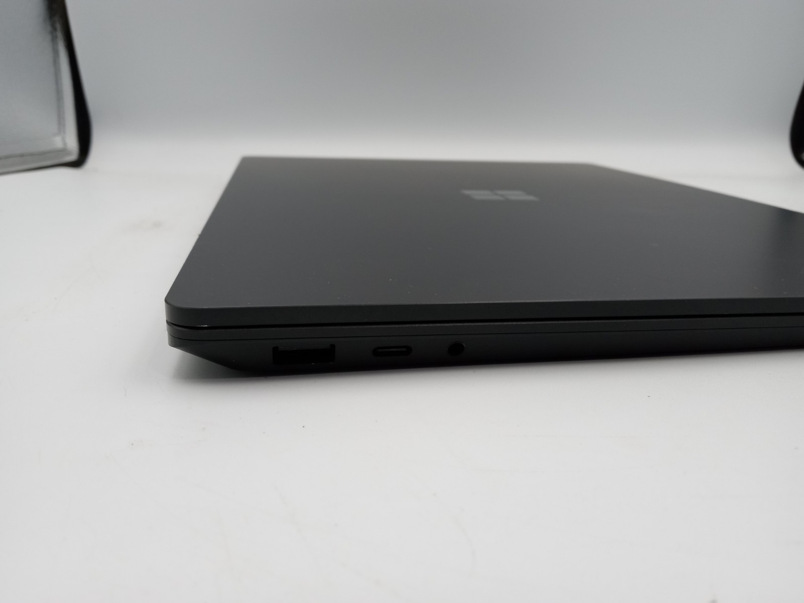 Microsoft Surface Laptop 4 1979 15″ Intel Core i7-1185G7 16GB 256GB Windows 11