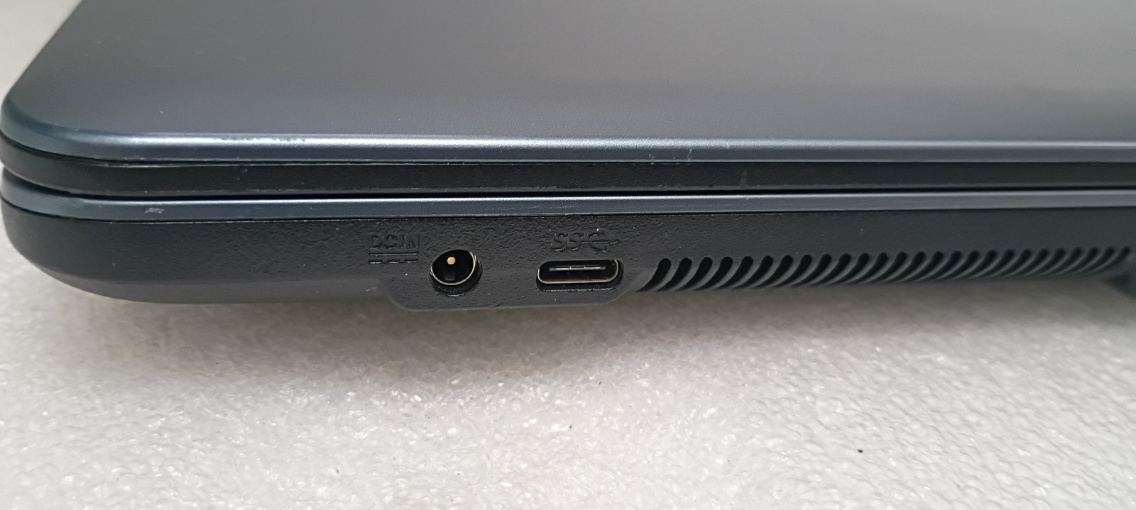 Asus X540L Laptop, Cracked Screen,Bad battery , Windows 10 PARTS REPAIR