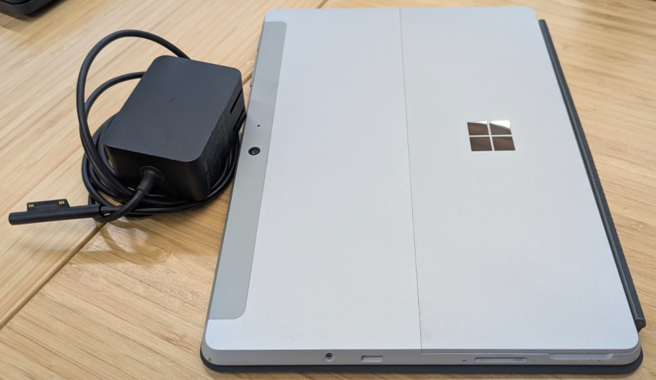 Surface Go 2 1926 – Intel Pentium CPU 4425Y @ 1.7GHz, 4 GB RAM, 64 GB SanDisk