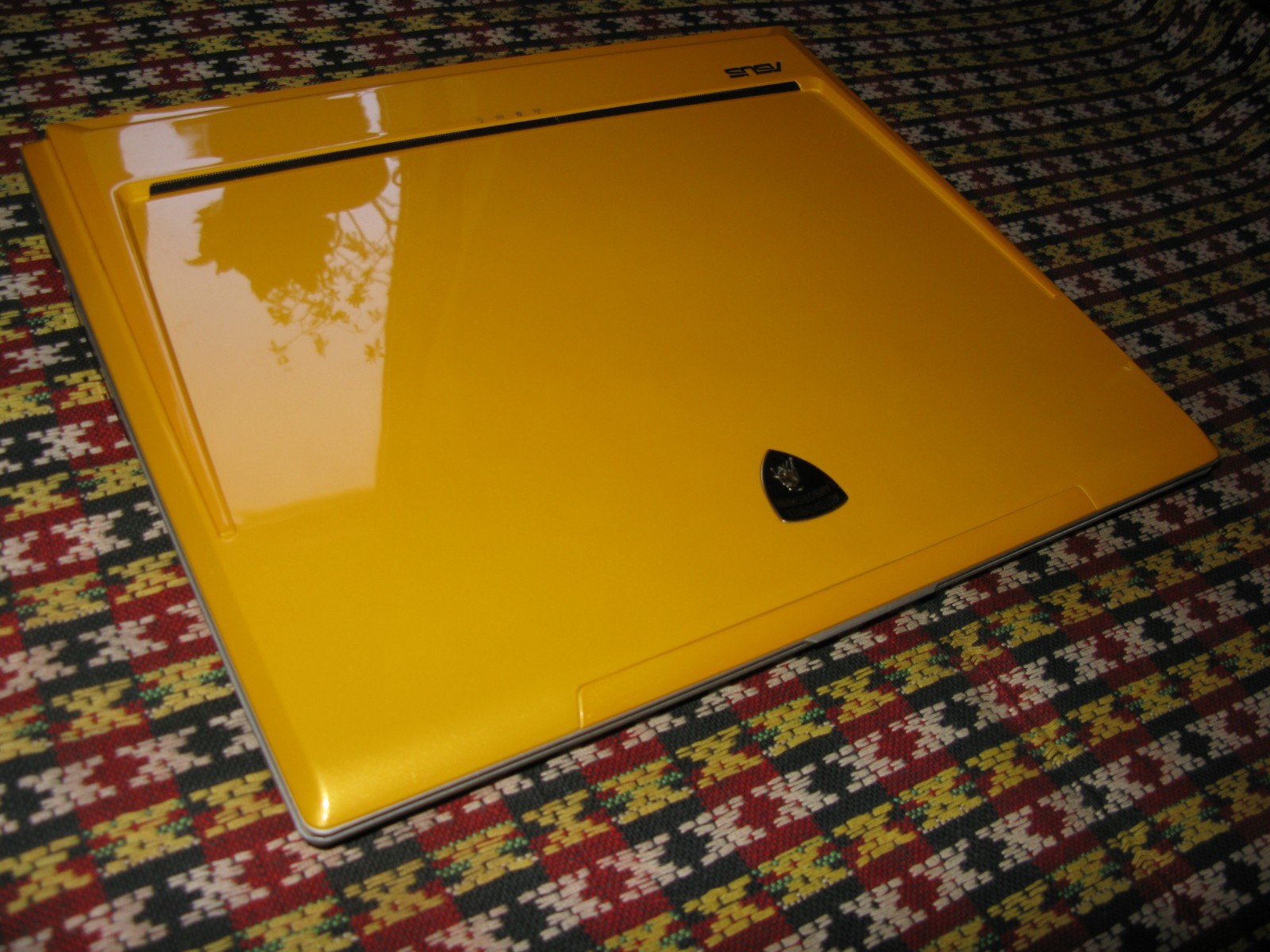 Asus Lamborghini VX1 notebook golden edition