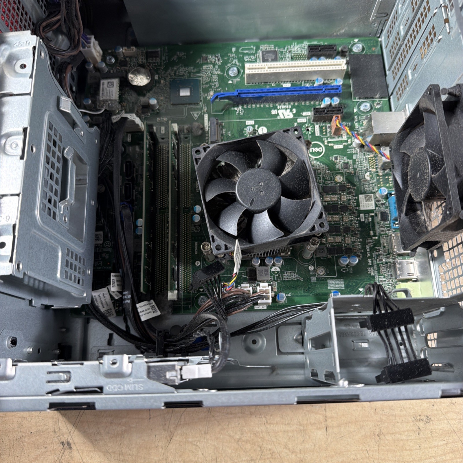 DELL VOSTRO 5880 INTEL CORE I5 10TH GEN 16GB RAM **NO HD/ NO CADDIE/ NO OS