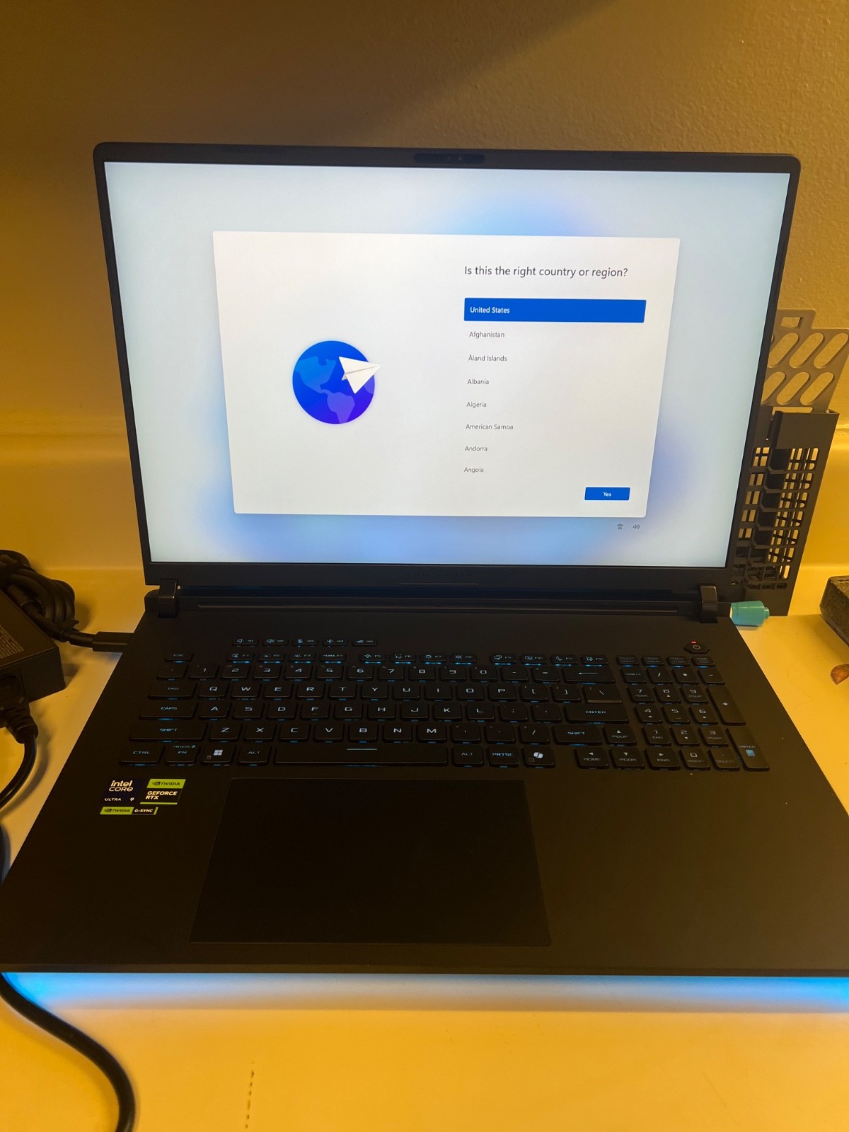 2 days old!! ASUS ROG STRIX Scar 18 rtx 5070 ti 32gb ram