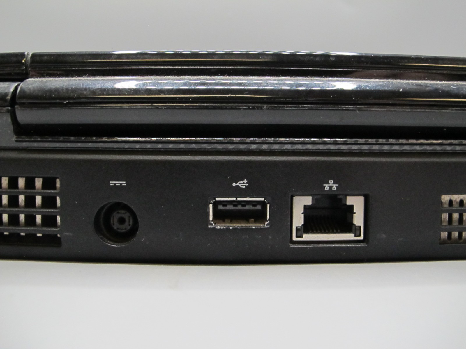 Dell XPS M1730, Intel Core2Duo P8700,GeForce 8700M,4GB RAM, 80GB SSD + HDD + A/C