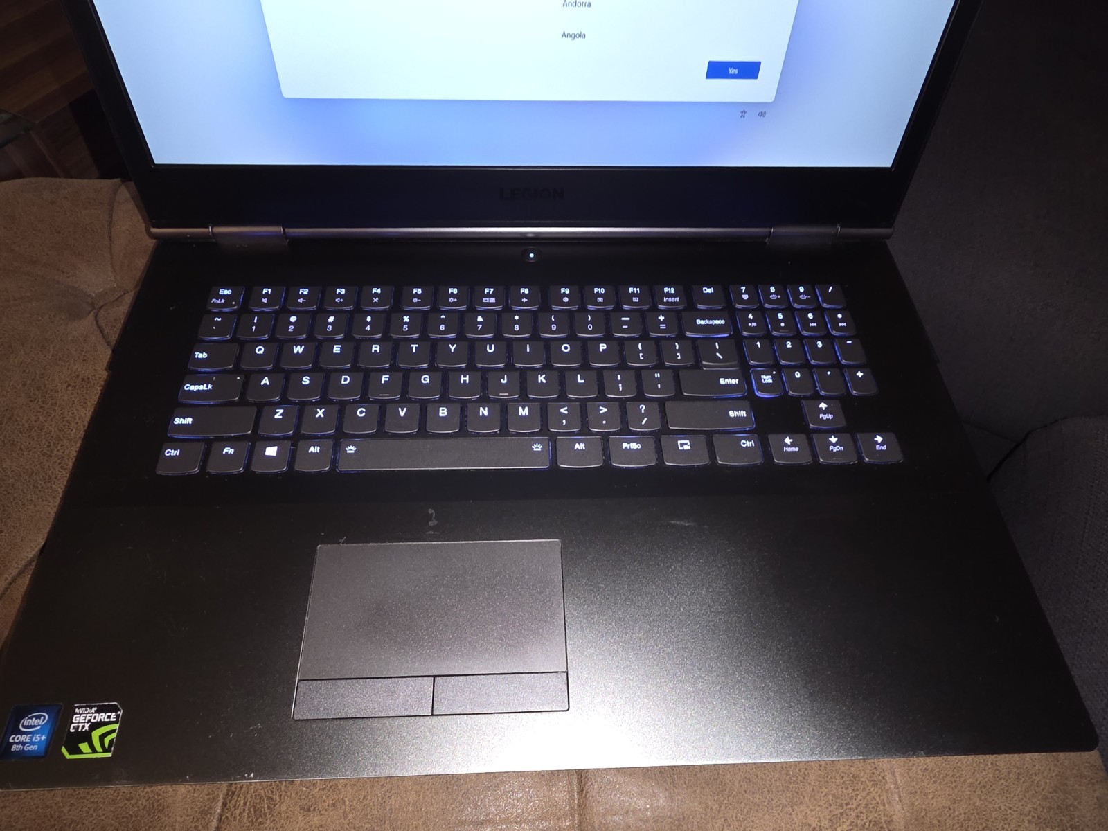 Lenovo Legion Y730-17IN Laptop i5-8300H 2.30 GHz 8GB DDR 1 TB HD GTX 1050Ti 4GB