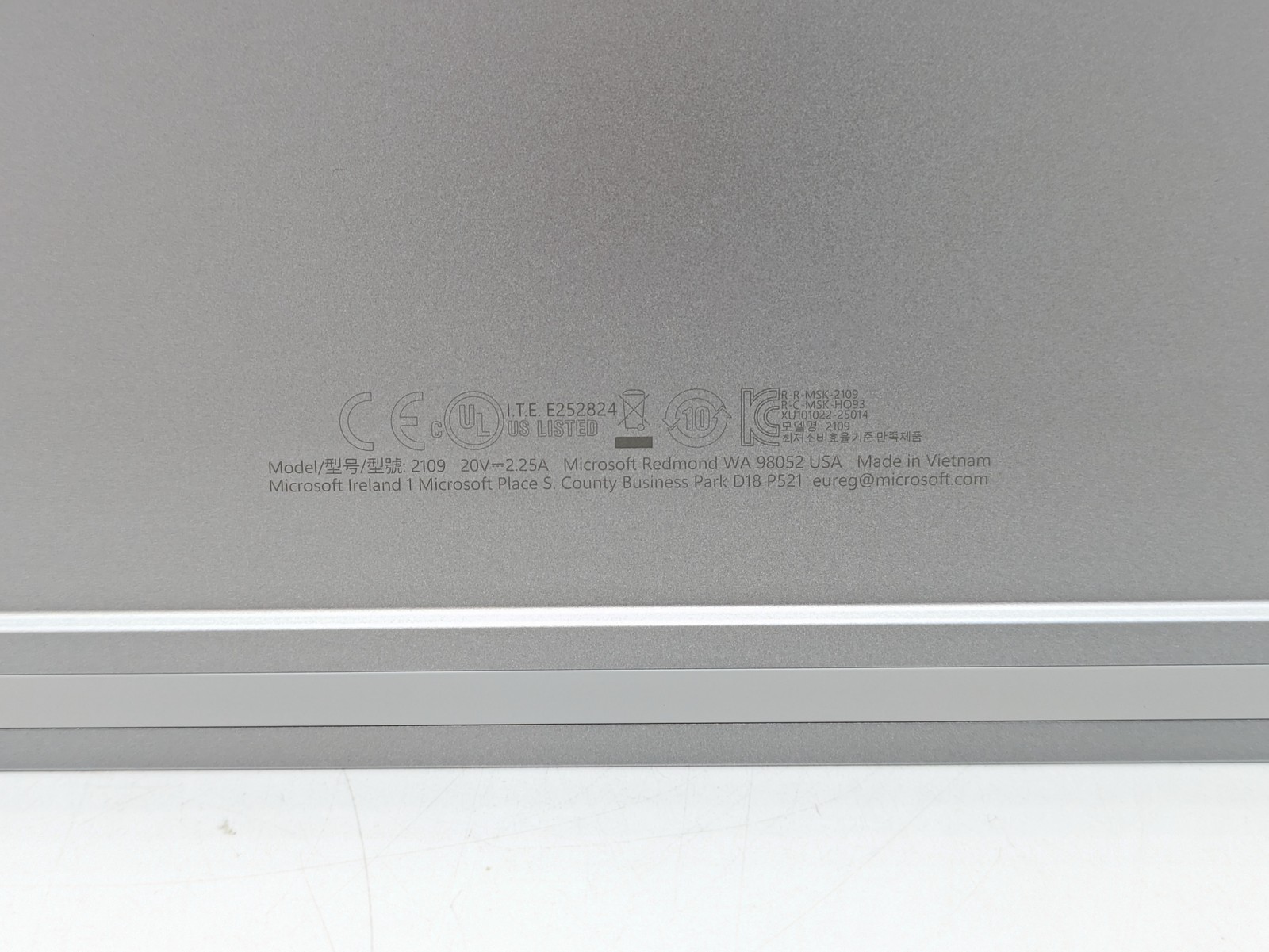 Microsoft Surface Pro 12″ Snapdragon X Plus 16GB DDR5 256GB SSD Windows 11 Home