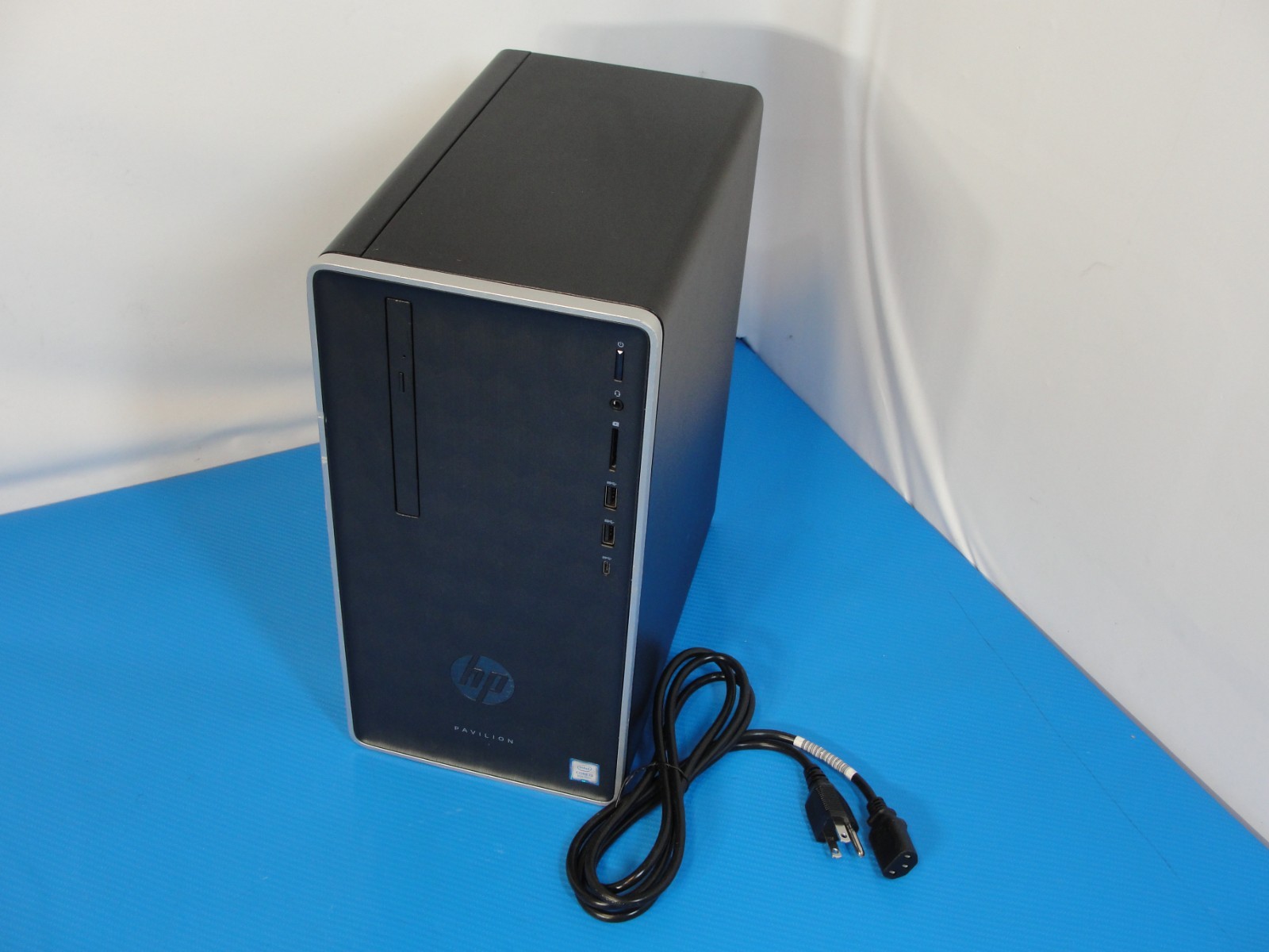 HP Pavilion 590-p0033w Desktop PC i3-8100 4GB RAM 1TB WIFI BT Win 11 Home