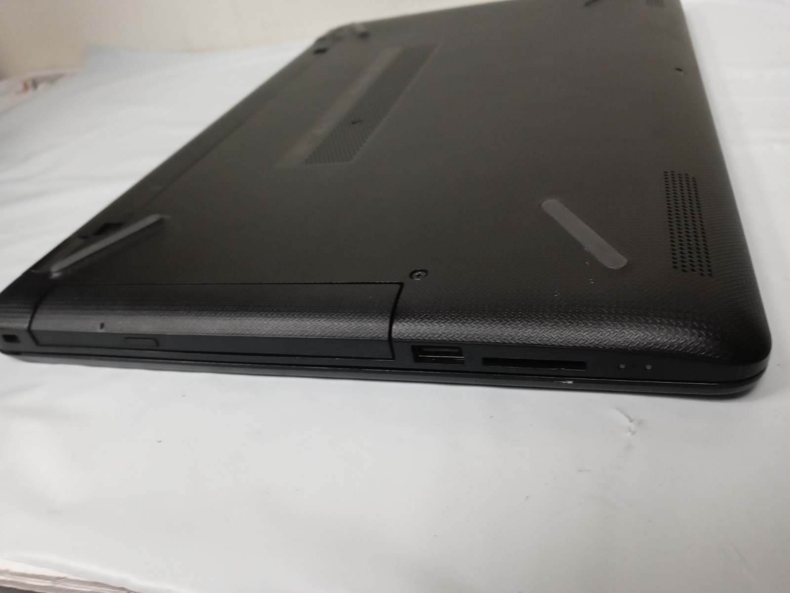 HP 15-BW017cl AMD A12-9720P 2.70GHZ Radeon R7, 12 | 12GB RAM | 256GB SSD| NO OS