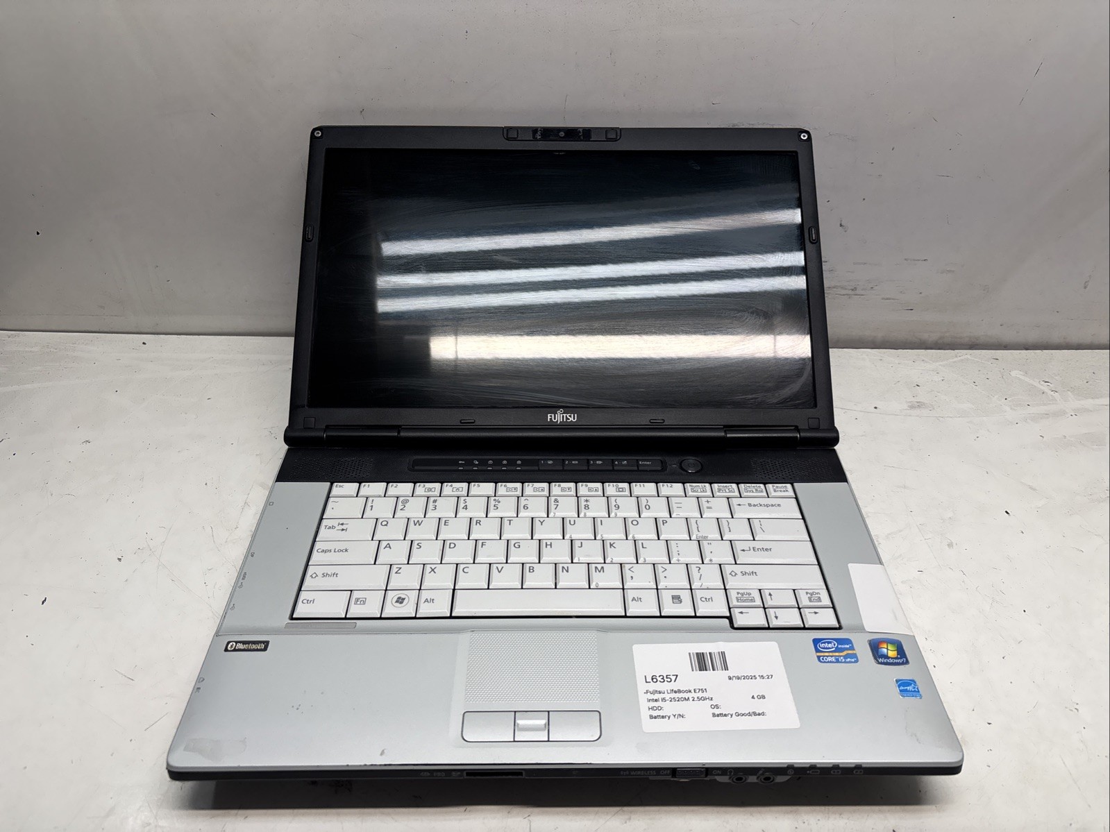 Fujitsu LifeBook E751 Intel i5-2520M 2.5GHz 4 GB NO HDD No Batt