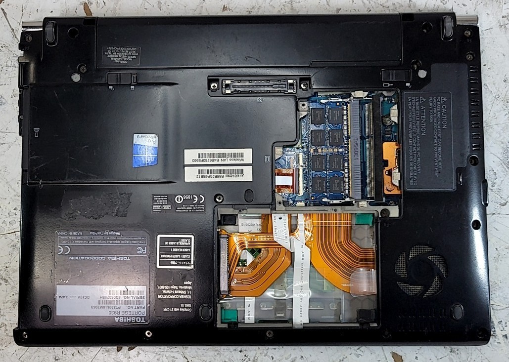 TOSHIBA PORTEGE R930 Laptop Intel I5-3230M 4GB SEE NOTES