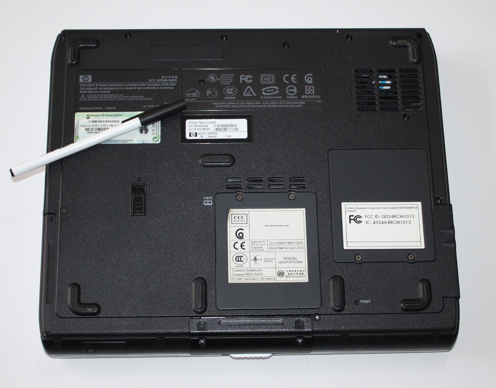 Old HP Pavilion ze4900 Laptop CELERON M for Windows XP – No HDD – As-Is