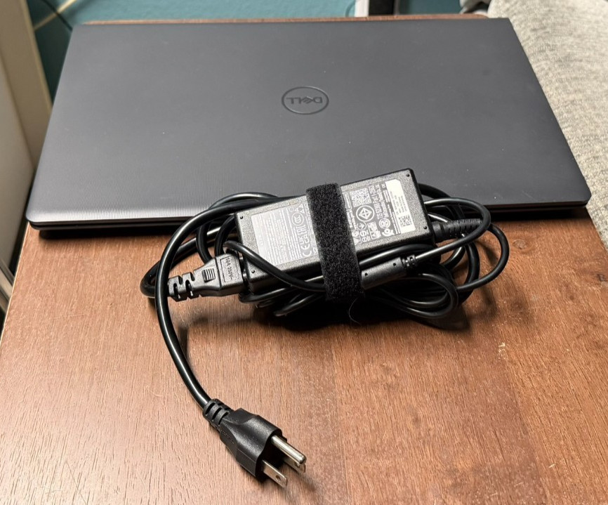 Dell Vostro 15 3520 Laptop i5-1334U 32GB RAM 1TB NVMe Windows 11 Pro w/Charger
