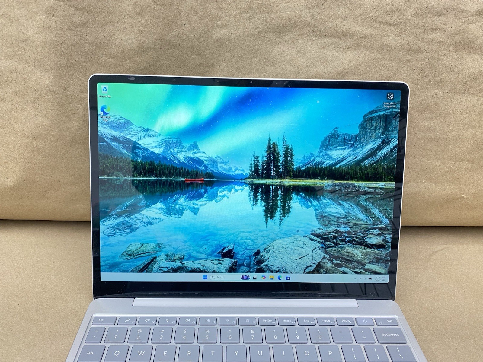 Microsoft Surface Laptop Go – 12″ – i5-1035G1 – 8GB – 128GB – Win 11 – READ