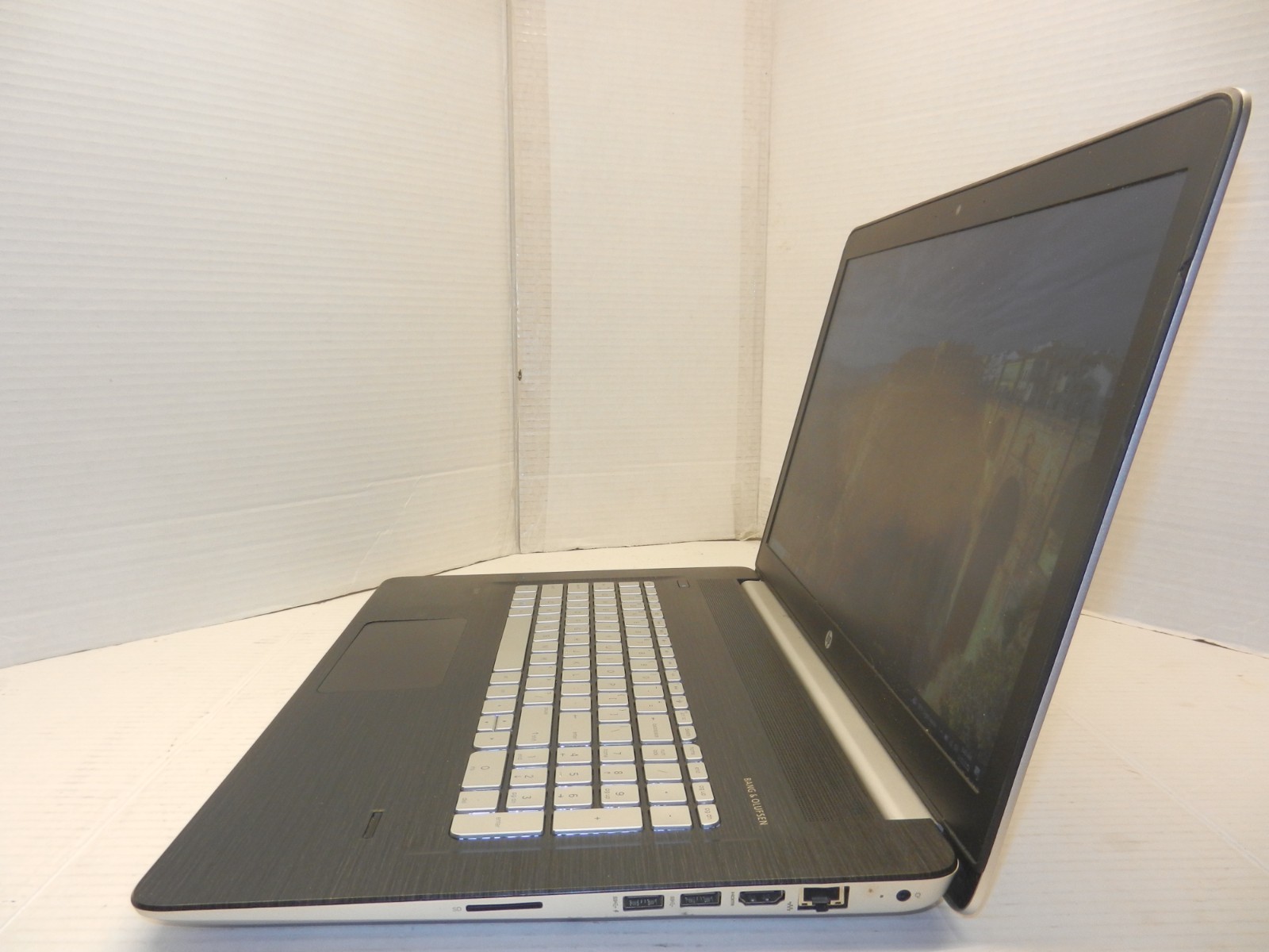 HP ENVY 17T-N100 17.3 COREi7-6700HQ@2.6GHz 16GB RAM 2TB HDD WINDOWS 10