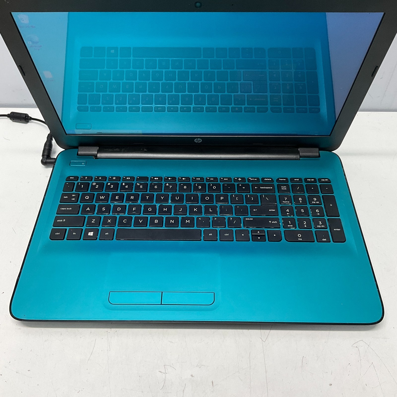 HP 15-ba052wm Laptop AMD A10-9600P Radeon R5 8GB RAM, 1TB HDD Windows 10 Pro