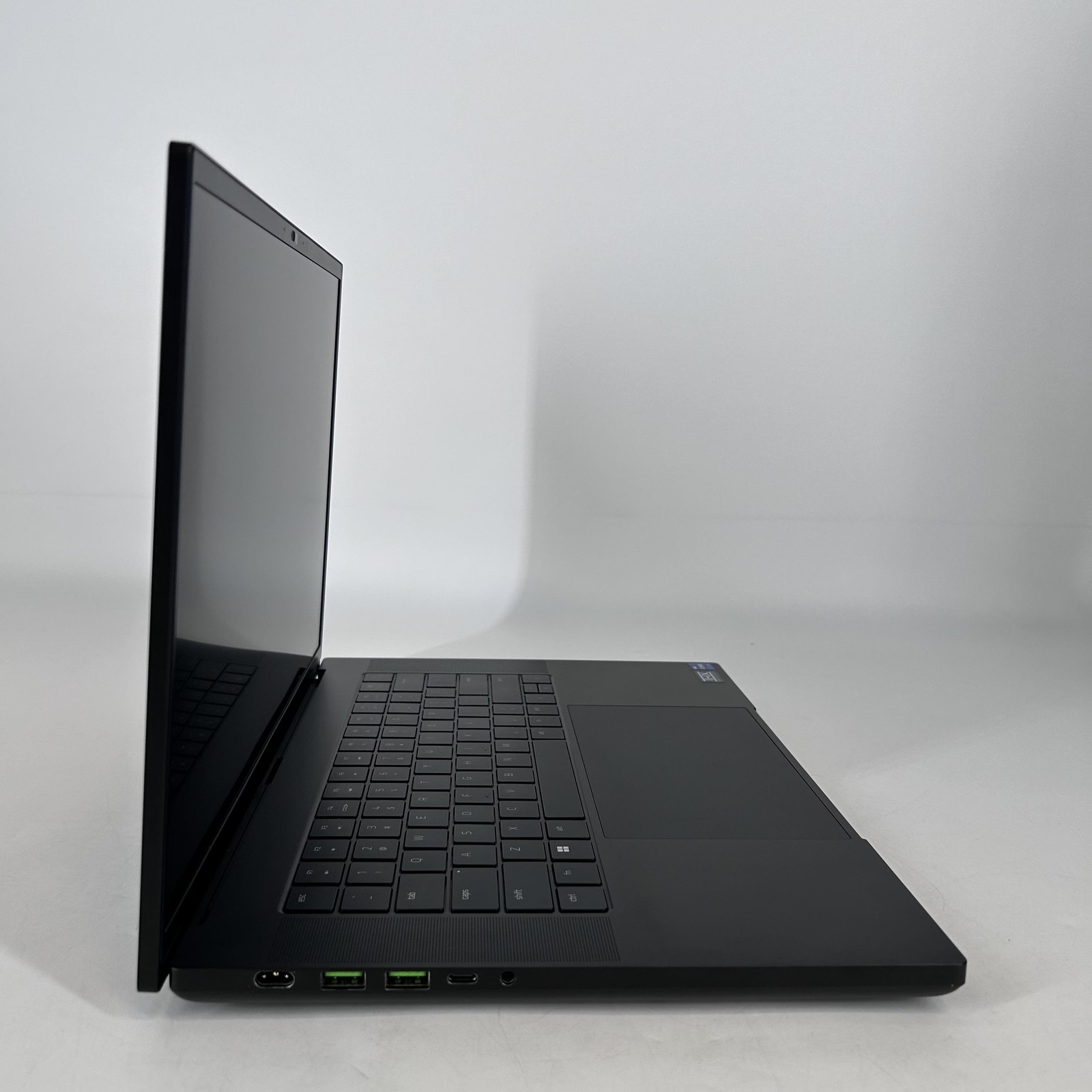 Razer Blade 16 120Hz UHD+ 2.2 GHz i9-13950HX 32GB 1TB/1TB RTX 4090 Very Good